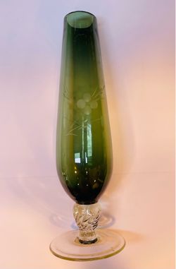 Vintage pretty green etched bud vase