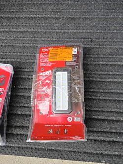 M12  light with USB charger