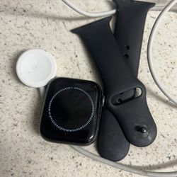 Apple Watch Series 5 - 44MM - Space Gray