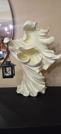 Cracker Barrel Resin Ghost Statue 2023