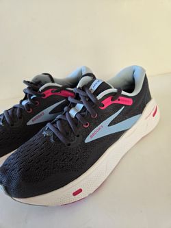 Brooks Ghost Max Women's Size 7B Shoes