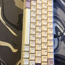 Highground Snow stone Gaming keyboard with custom Keycaps