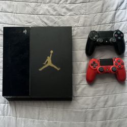 Ps4 (WITH 2 CONTROLLERS)