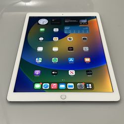 Apple iPad Pro Tablet 12.9” A1652 32GB iOS 16 w/ Charger - $179