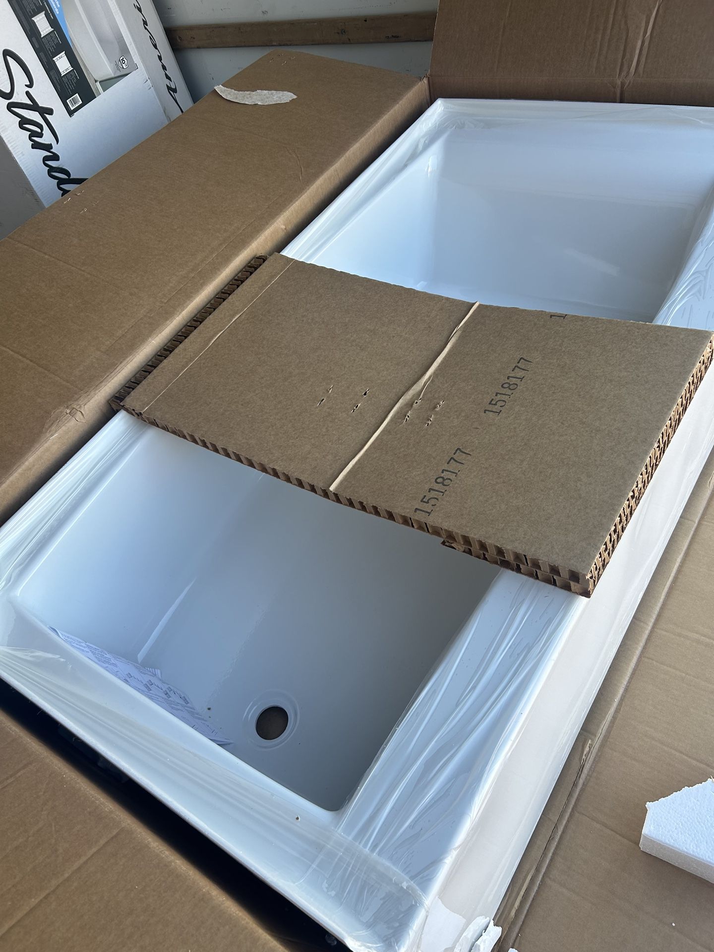 KOHLER Elmbrook 60 in. x 32 in. Soaking Bathtub with Left-Hand Drain in White