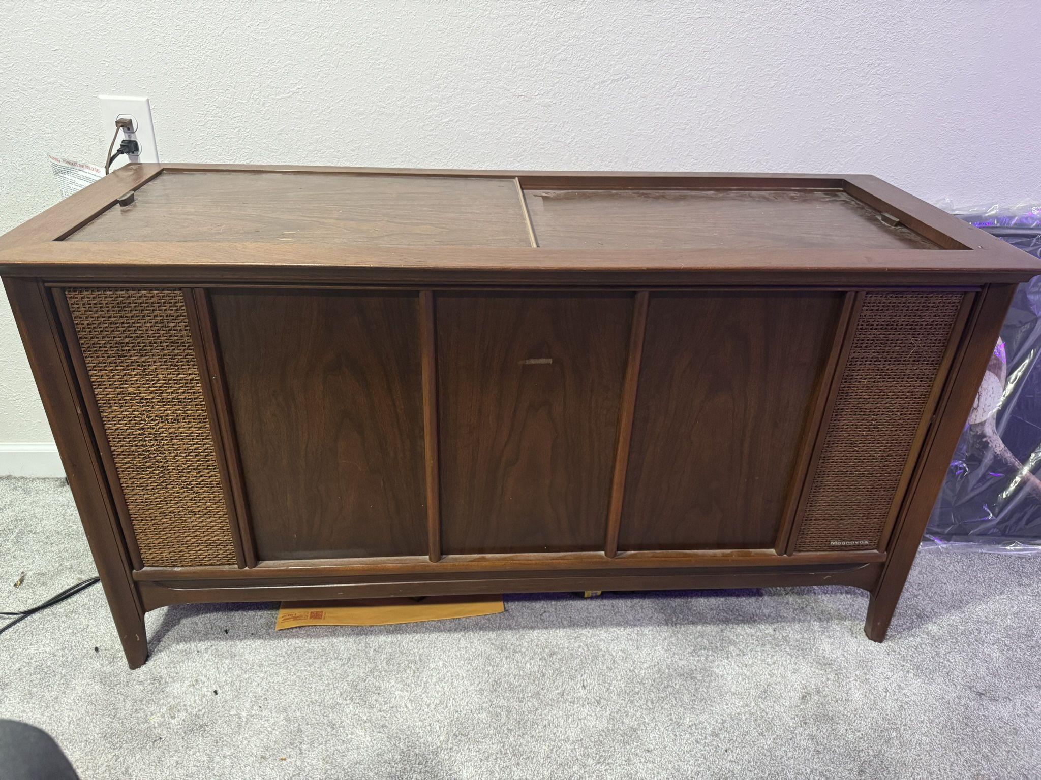 Vintage Magnavox 1969 Console Stereo 100% Original