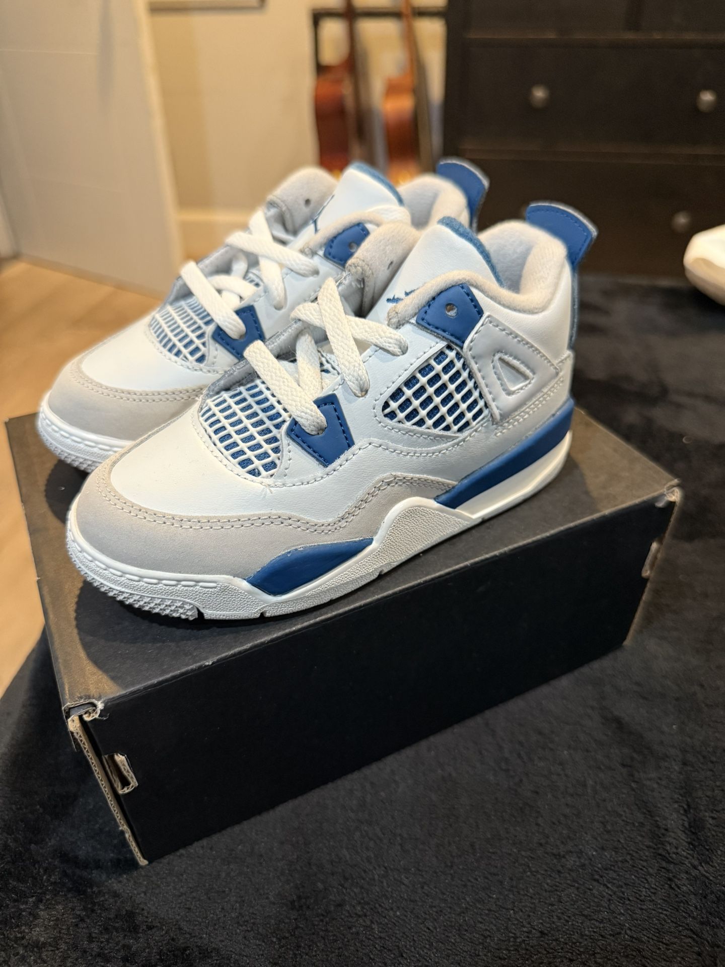 Jordan 4- size 9c