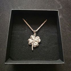 Clover Pendant and Chain