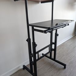 Table/ Desk - Height adjustable 