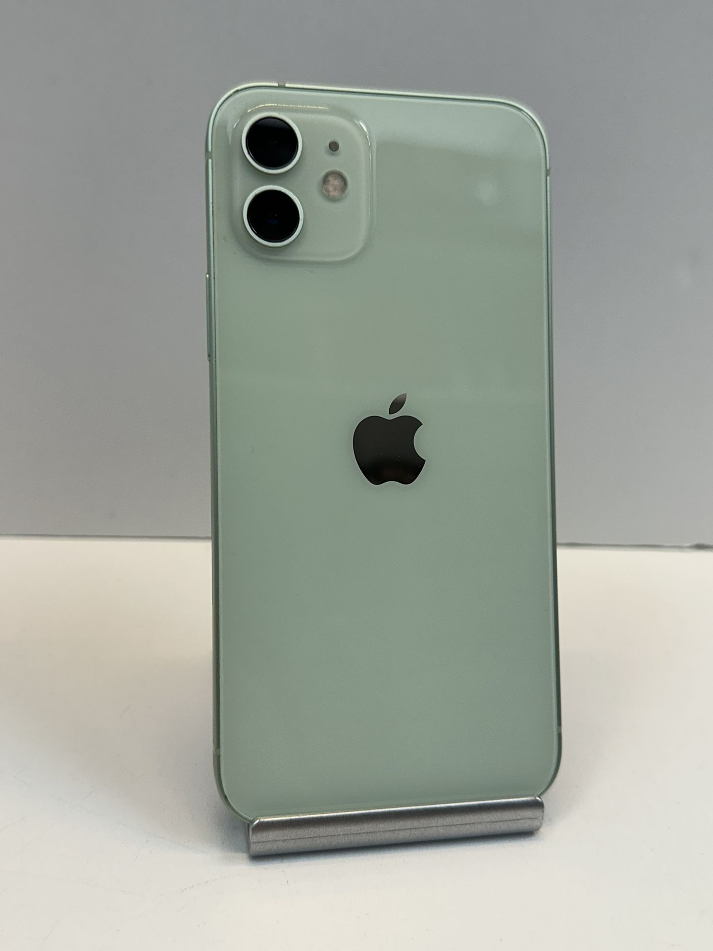 Apple iPhone 12 64gb. ( Fully Unlocked )