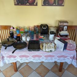 Lot Of Kitchen Items 