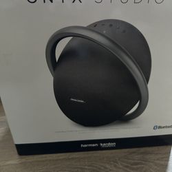 1 Harmon Kardan Onyx Studio 7 Portable Stereo Bluetooth Speaker - Black -