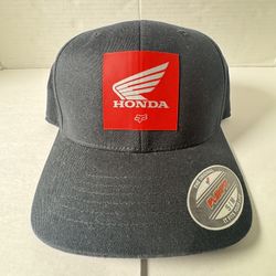 NWT  Fox Racing Honda Flex Fit  Fitted  Rubber Box Logo Red  Hat Cap  Black  Size S/M 