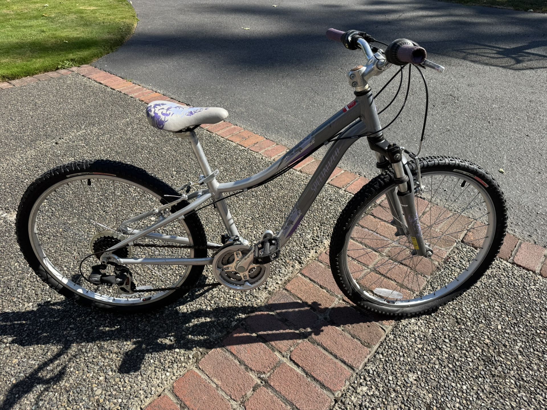 Specialized Hotrock 24 Mountain Bike