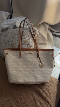MICHAEL KORS PURSE !