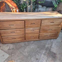 This item appears to be a Mid-Century Modern oak 9-drawer dresser, possibly manufactured in the 1970s.