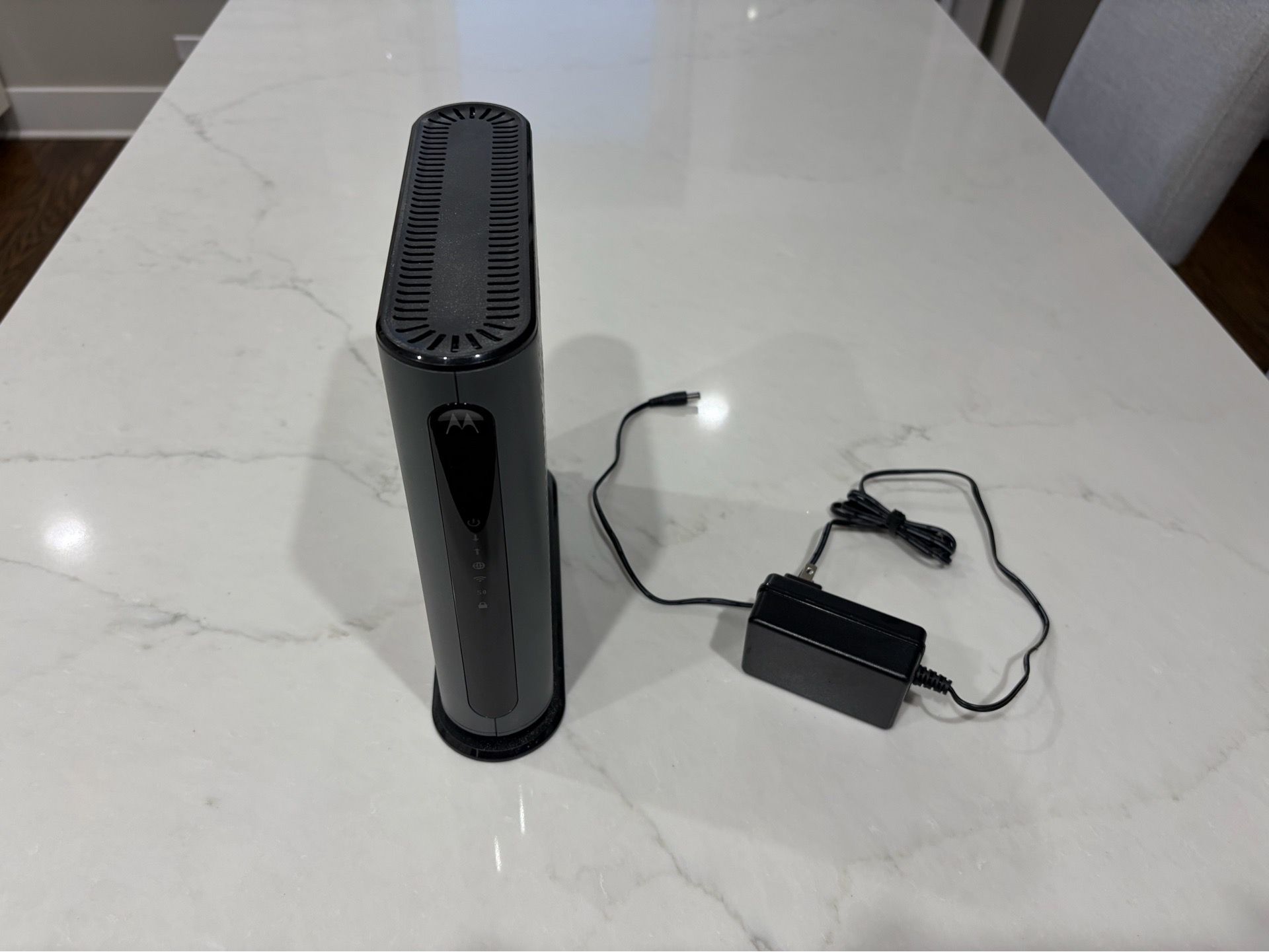 Motorola - MG7700 24x8 DOCSIS 3.0 Cable Modem + AC1900 Router - Black