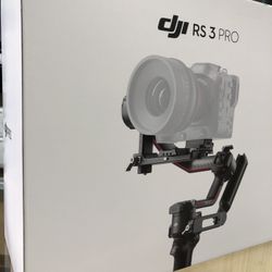DJI RS 3 Pro Gimbal Stabilizer Combo