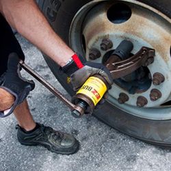 Llave dinamométrica para camiones EZBuster Herramienta manual para aflojar tuercas, con estuche de transporte