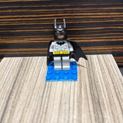 Lego Batman - Light Bluish Gray Suit, Black Mask 2006 Minifigure