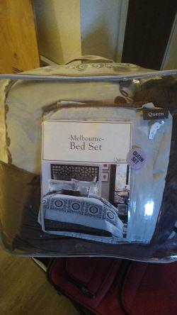 Queen comforter set.