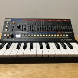 Roland Ju-06a Synth w K-25m Keyboard Piece