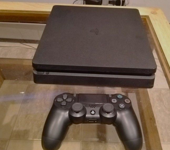 PlayStation 4 Slim Console Controller Set