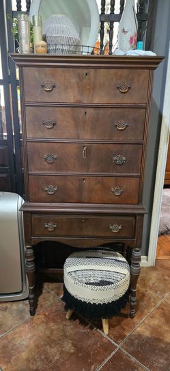 Wood desk/ drawer. All wood i good condition