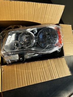 For 11-19 Dodge Grand Caravan 08-16 Chrysler Town & Country Headlights