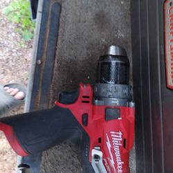 Milwaukee 12 V Drill