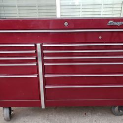 Snap-on Tool Box, Cranberry color Model# KRL761BPM. It comes with keys Exelente Conditions.  Serious buyers, please.  I'm asking $2,500  or reasonable