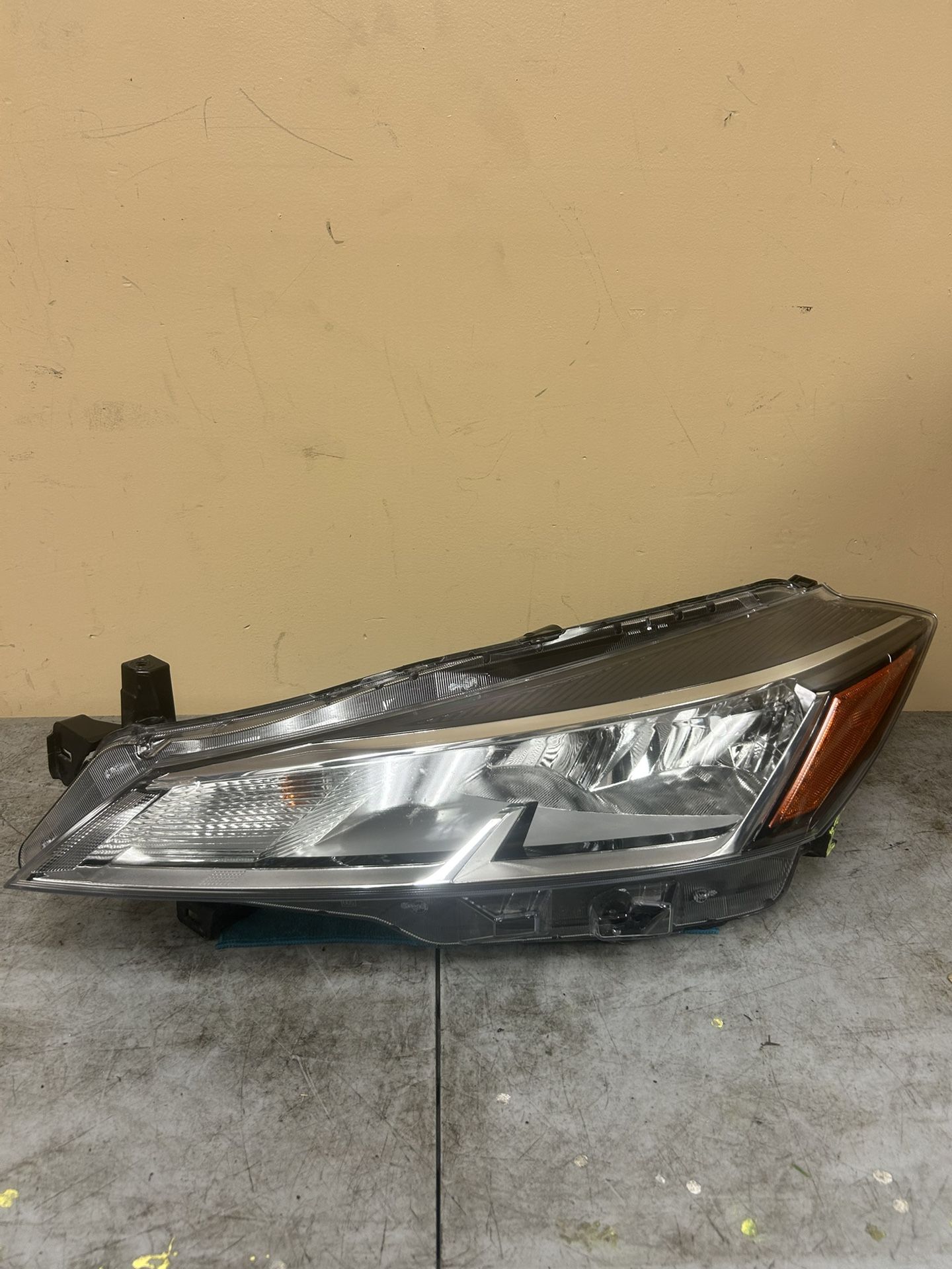 2021 2022 2023 2024 Nissan Kicks Left Driver Side Halogen Headlight Oem
