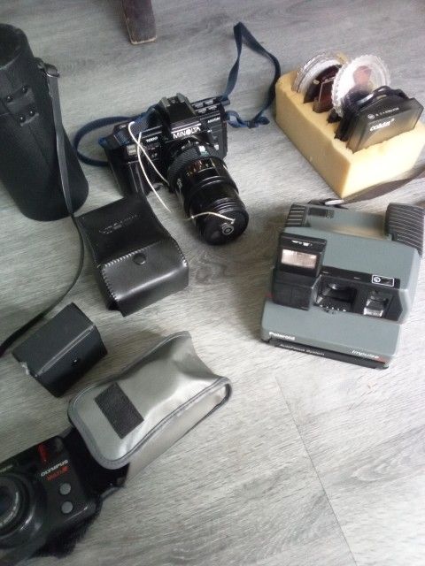 Minolta& Olympus & Polaroid Photos Camara
