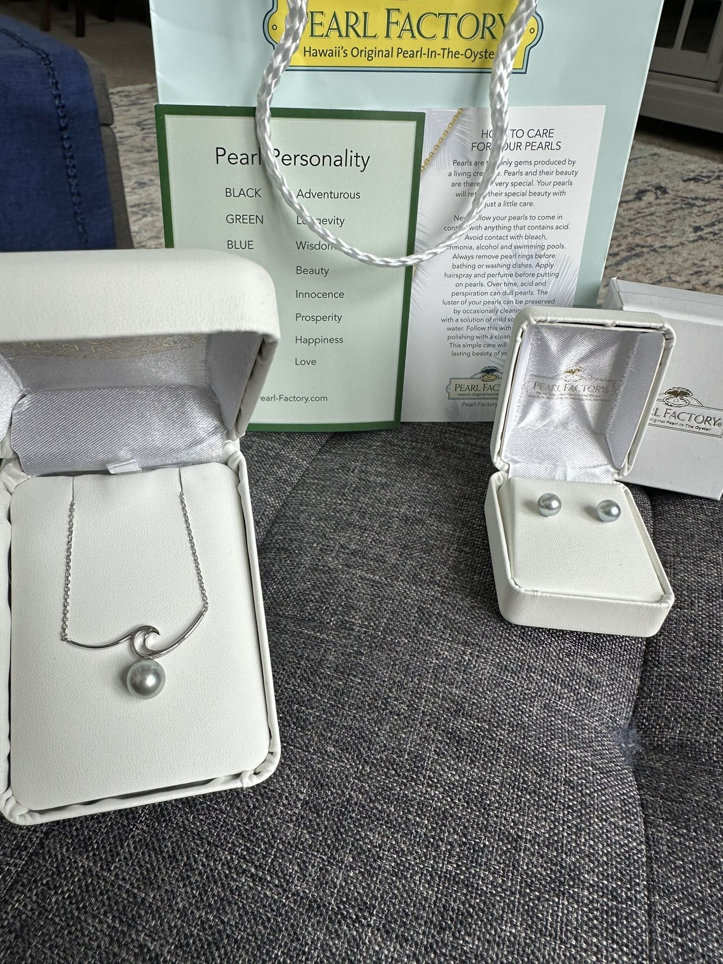 Na Hoku Pearl Factory 14k white gold swell necklace with rare silver blue Akoya Pearl,  and 14k white gold matching earrings