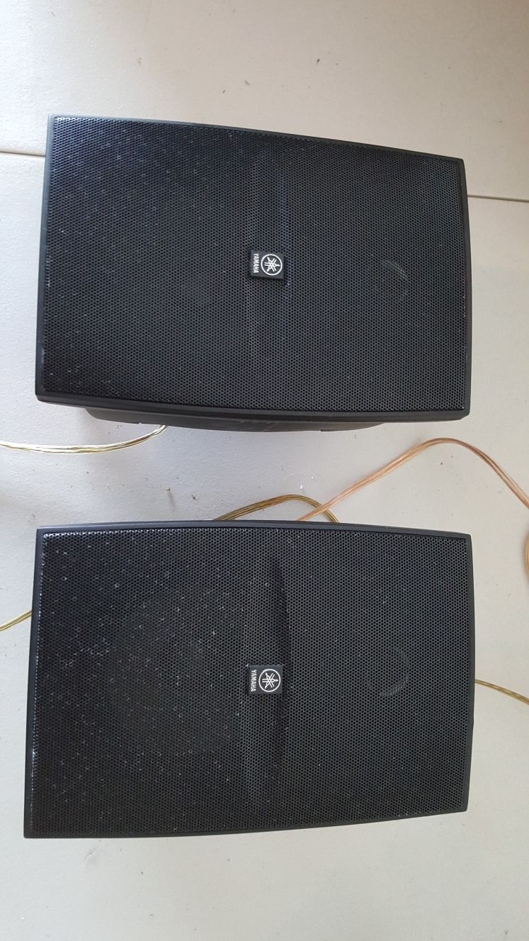 Yamaha NS aw1. Set of indoor outdoor speakers great for the patio or pool sound amazing weren't cheap new. $30