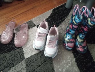 Free girls shoes size 3