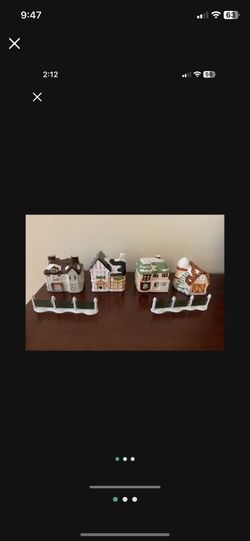 Lot 6 piece Mini Christmas village with fences snow barn
