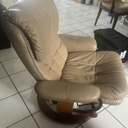 Super Confortable Leather Recliner 
