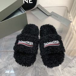 Balenciaga fuzzy slides🟢