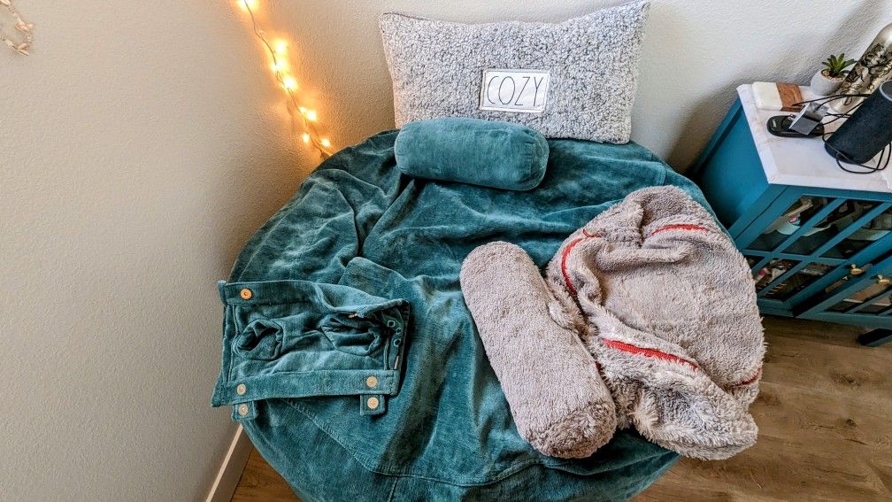 Lovesac Brand Movie Sac. *Gently Used!* for Sale in Las Vegas, NV