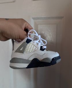 White Jordan shoes size 4c