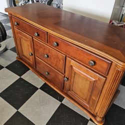 Bonavida dresser