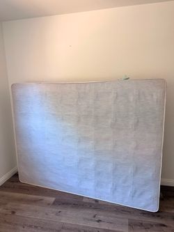 Queen Size Box Spring / Mattress Foundation – Good Condition