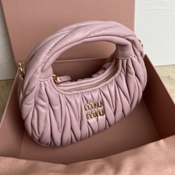Wander matelasse nappa leather hobo bag 18X10X6cm
