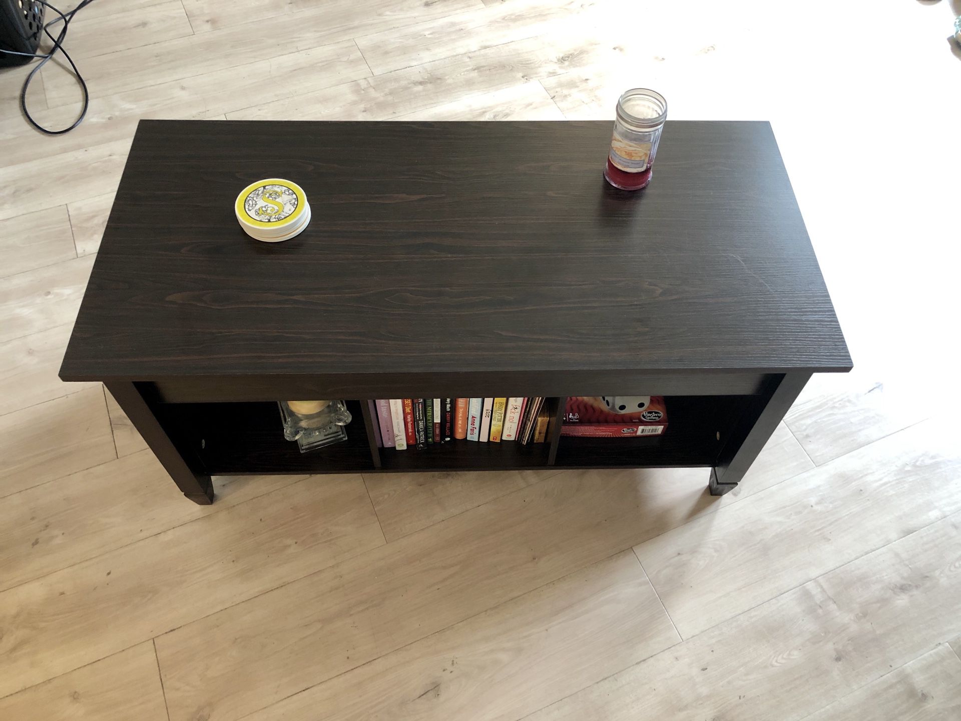 Coffee table with lift top