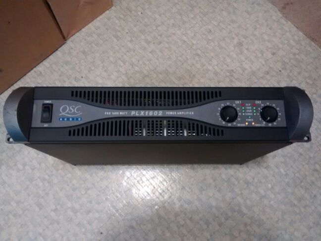 QSC PLX 1602 Power Amp (parts or repair)