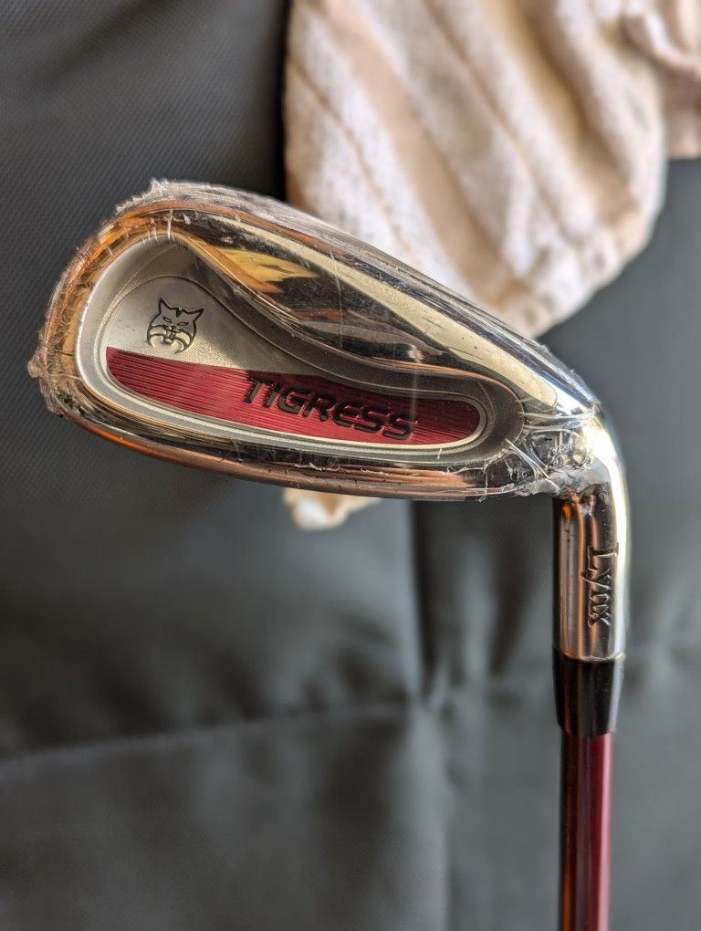 Women's Lynx Tigress Irons Set 4-PW,SW Ladies Flex Graphite Shafts