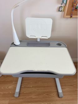 Kids adjustable desk (1 of 2)