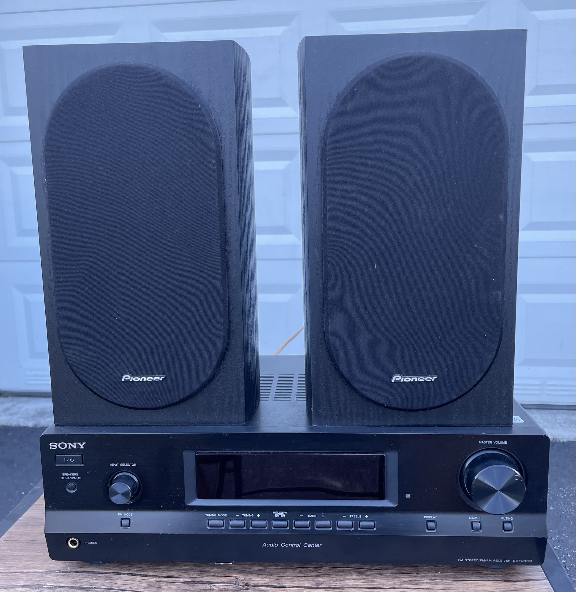 Sony AM/FM stereo receiver w/Pioneer speakers 