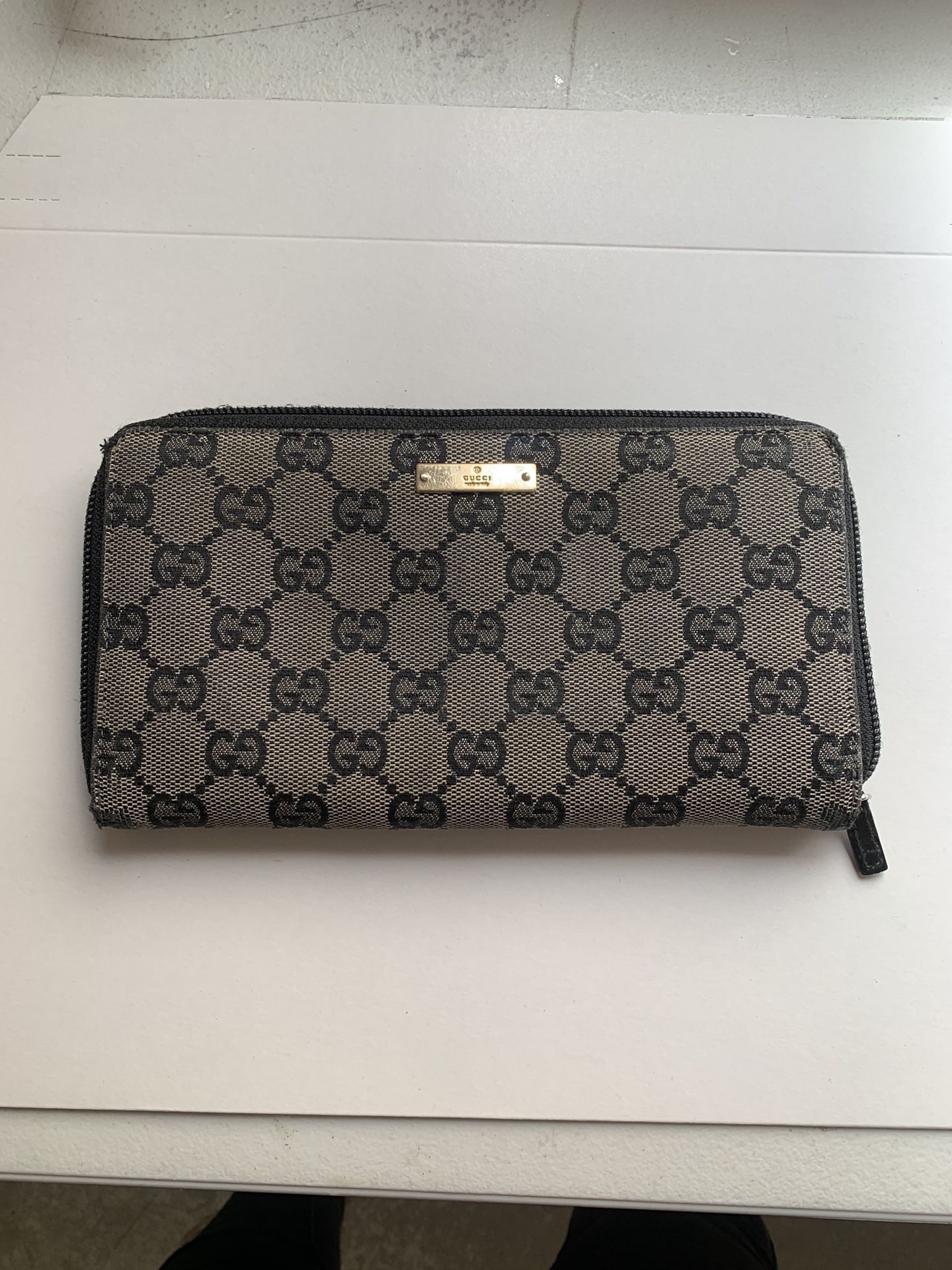 GUCCI WALLET (Authentic)